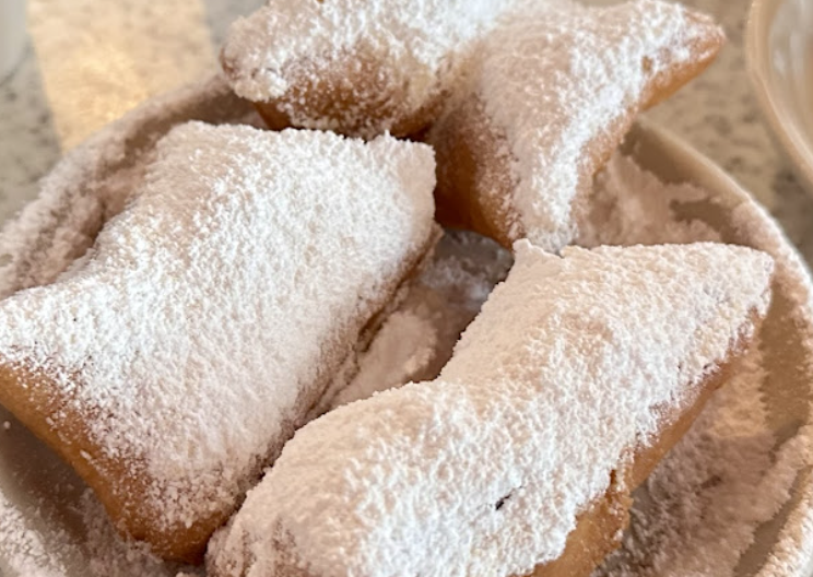 Café du Monde signature dishes Beignets
Café au Lait
Funnel Cake